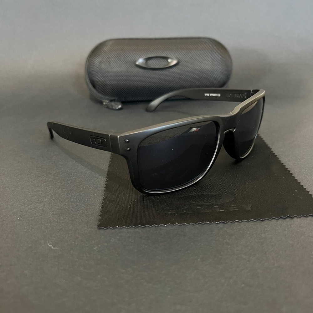 Oakley Holbrook Black Matte Frame 9102 - Picture 2 of 7